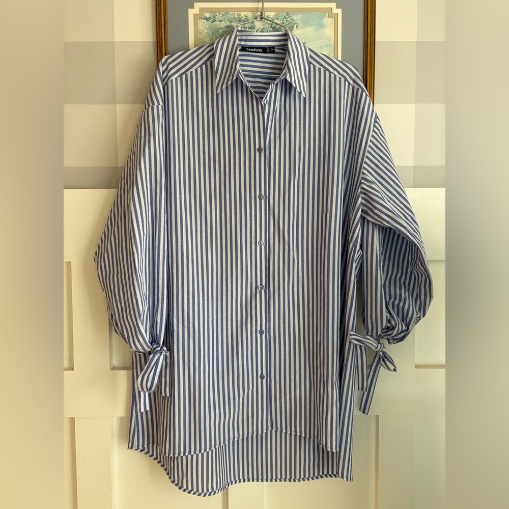Oversize Modern Blue and White Striped Button-Up Shirt Size 4